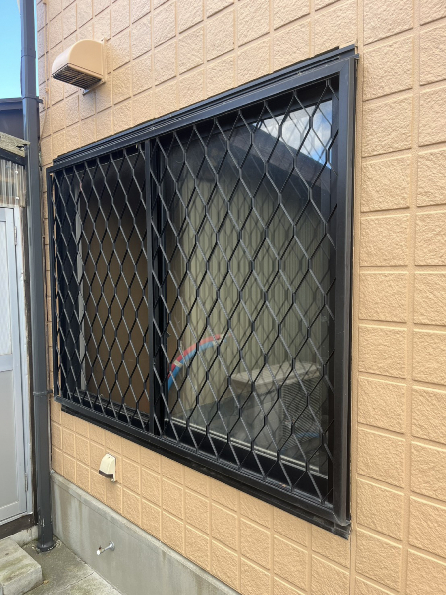 円谷トーヨー住器の【窓リフォーム】窓を小さくして寒さを軽減の施工前の写真1