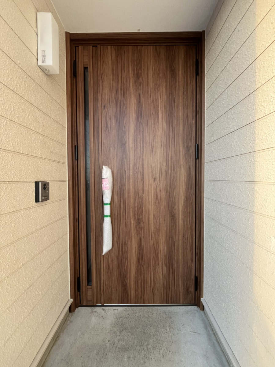 円谷トーヨー住器の【玄関リフォーム】電気錠を採用の施工後の写真1