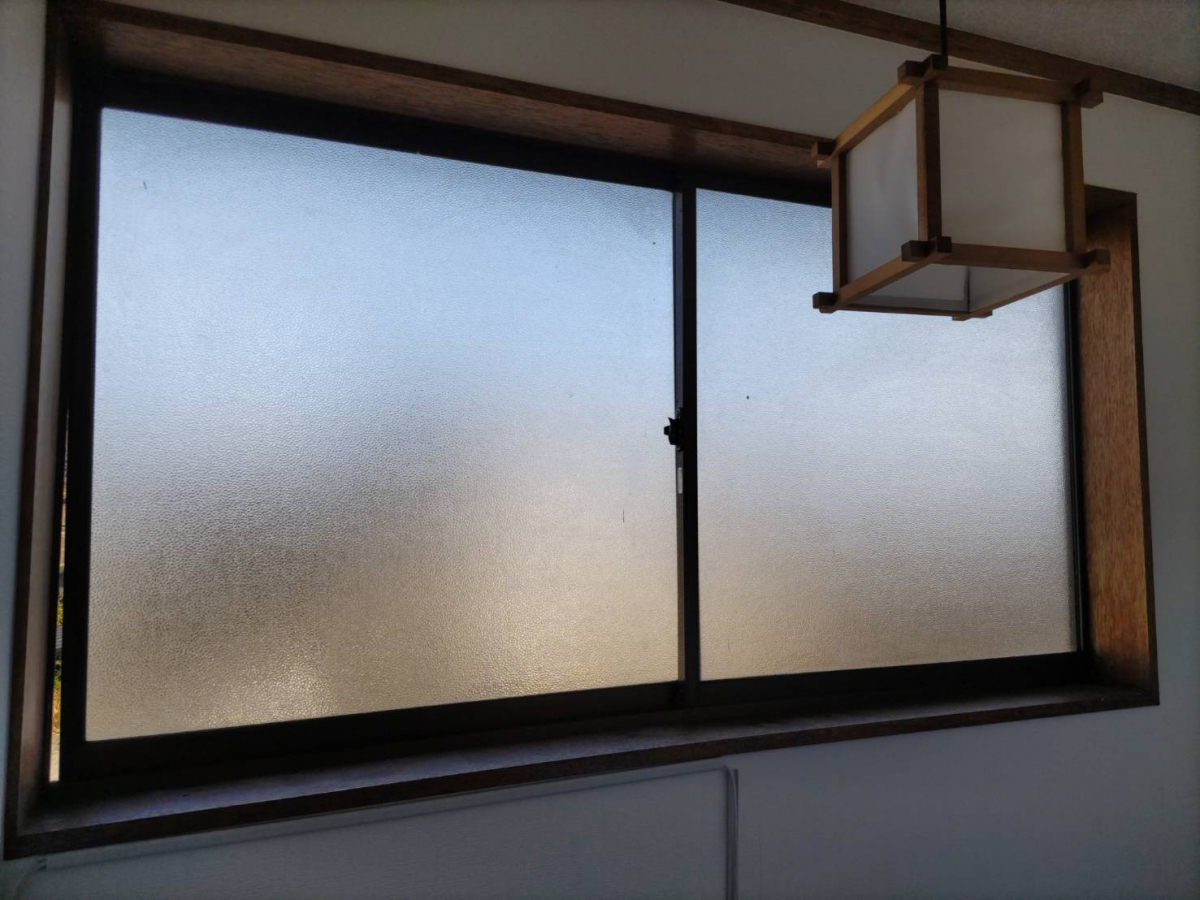 円谷トーヨー住器の【窓リフォーム】窓を交換してすきまを解消の施工前の写真1