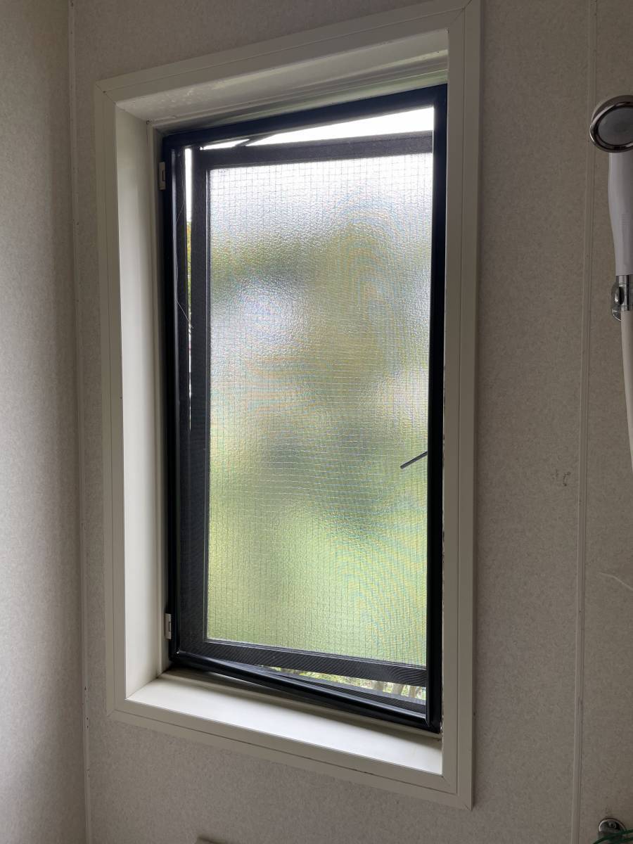 円谷トーヨー住器のリプラスで新しい窓に取り替えました！の施工前の写真2