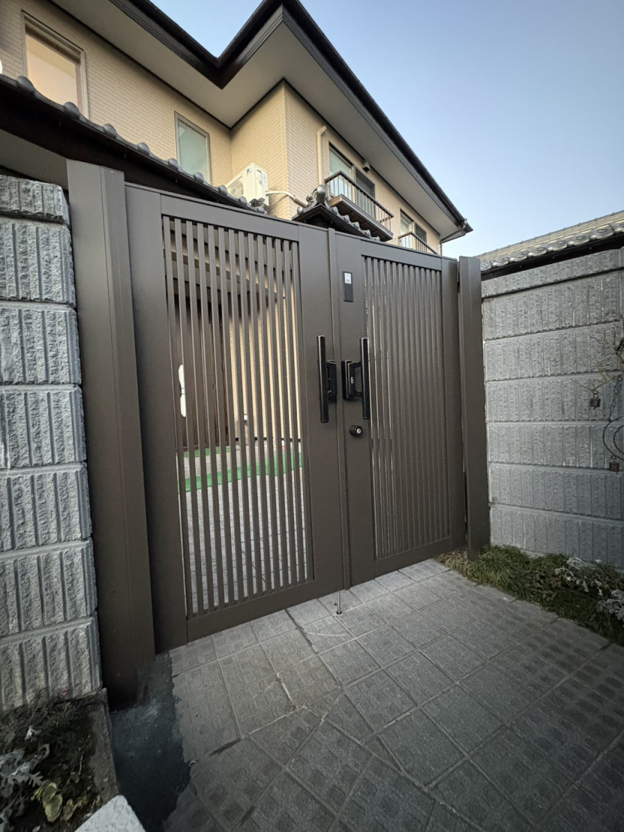 円谷トーヨー住器の【門扉リフォーム】スマートロックFamiLockで防犯性がUPしましたの施工後の写真1