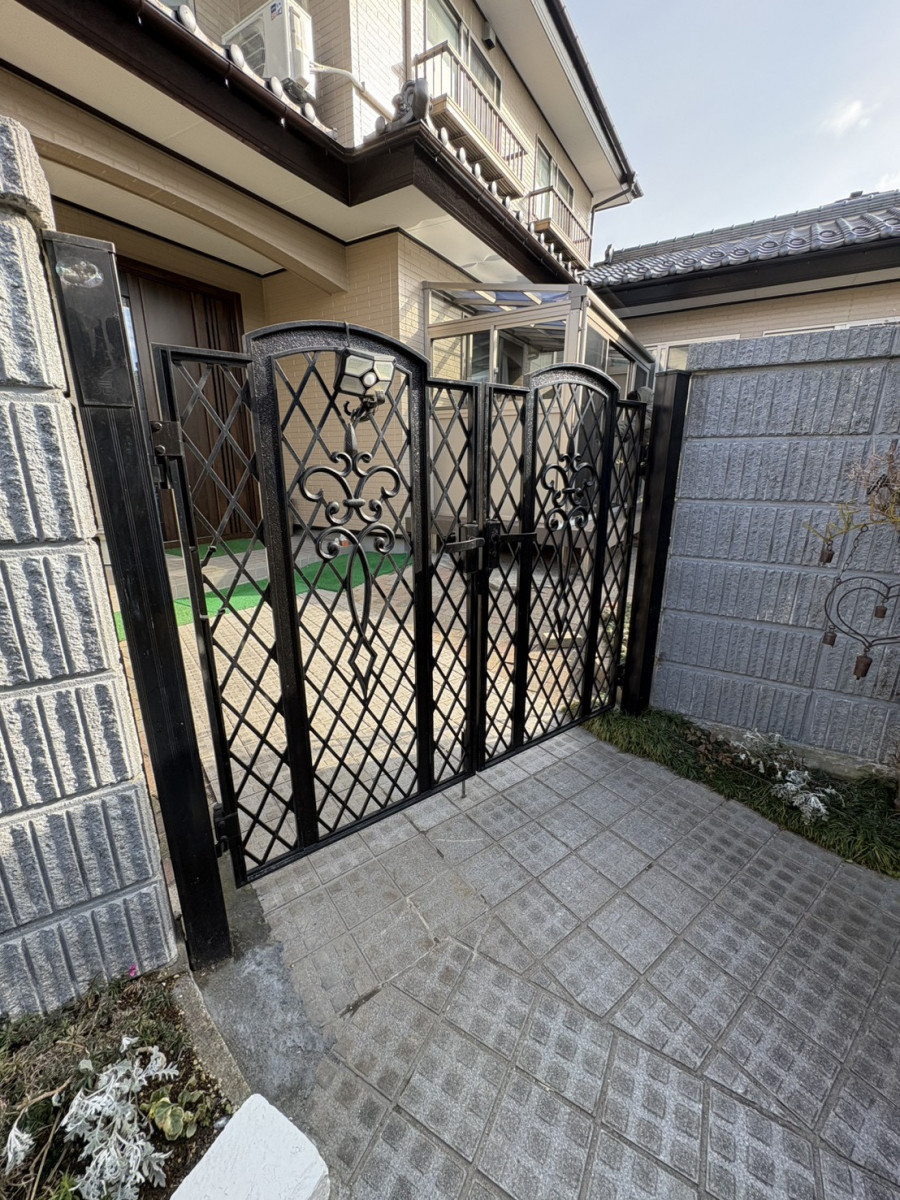 円谷トーヨー住器の【門扉リフォーム】スマートロックFamiLockで防犯性がUPしましたの施工前の写真1