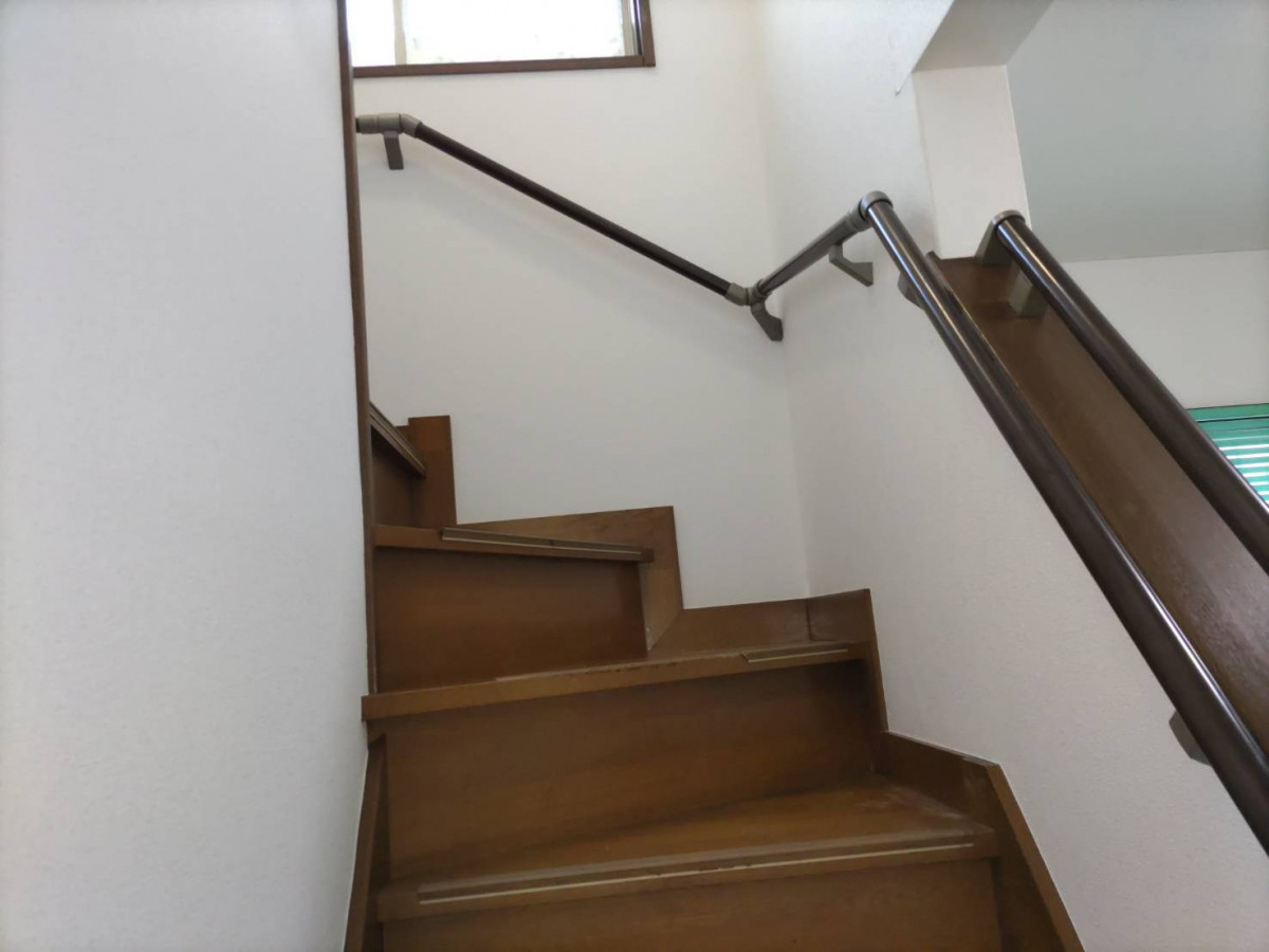 円谷トーヨー住器の【階段手すりの設置】リフォームの施工後の写真1