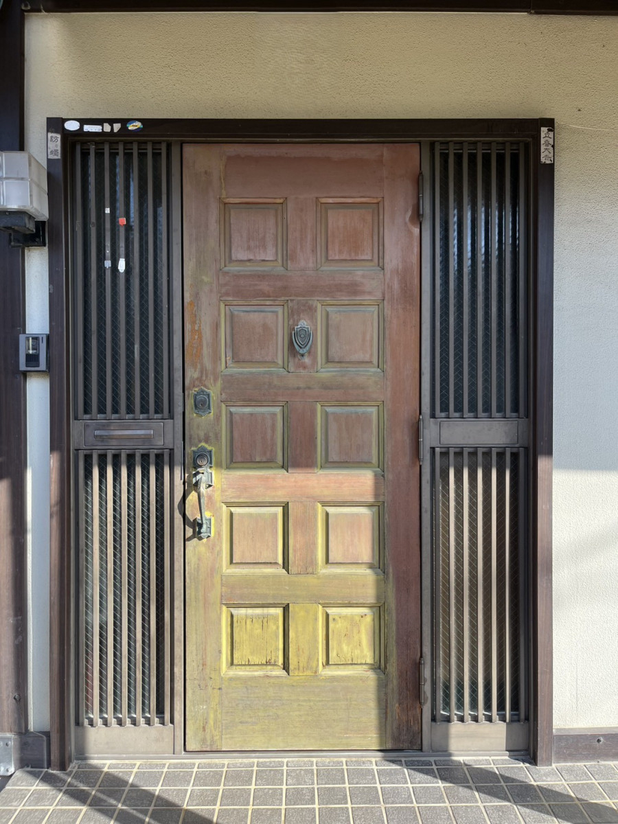 円谷トーヨー住器の【玄関ドアリフォーム】扉本体のみ交換の施工前の写真1