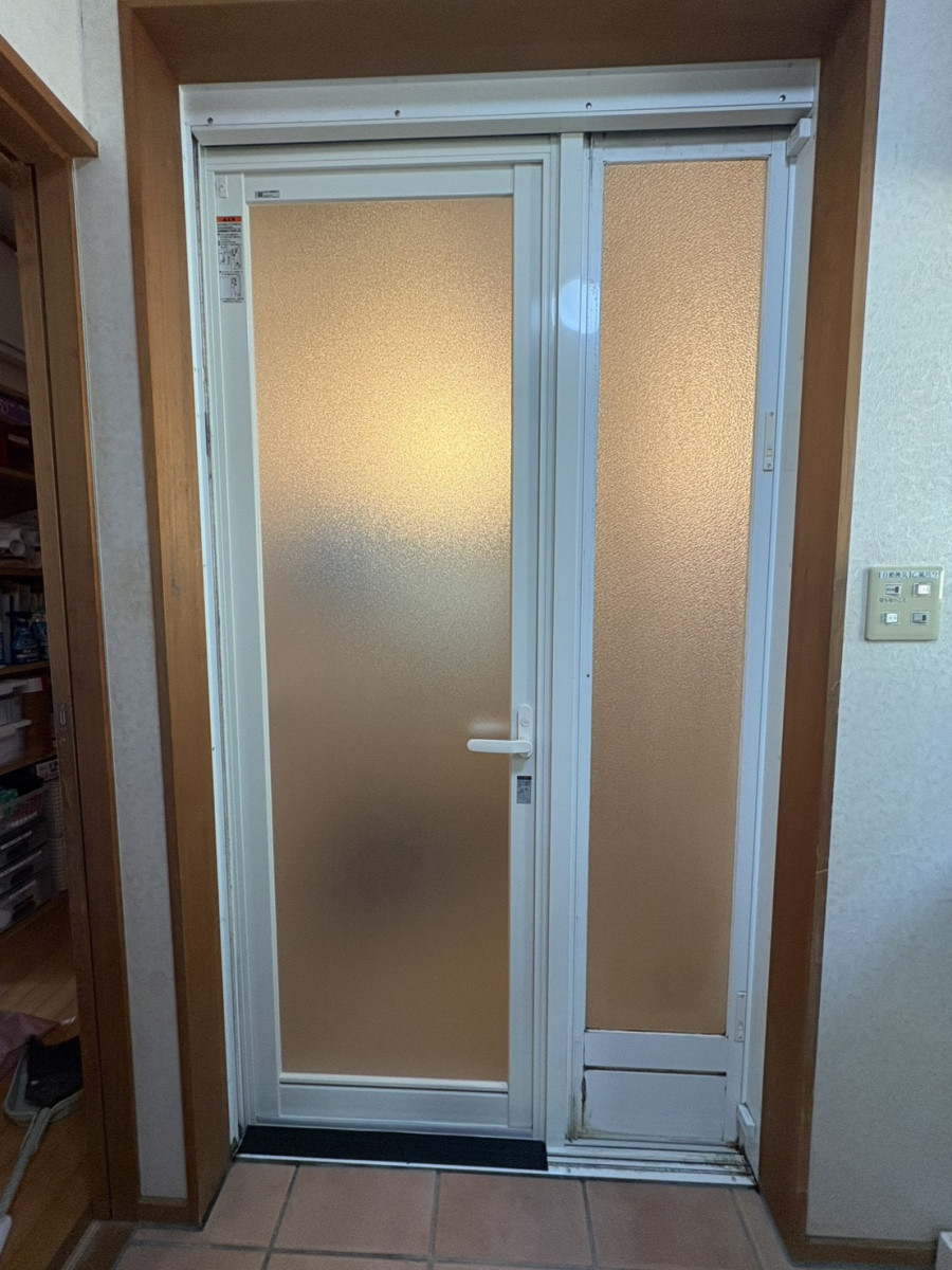 円谷トーヨー住器の【浴室ドアリフォーム】引戸→ドアへ取替の施工後の写真1