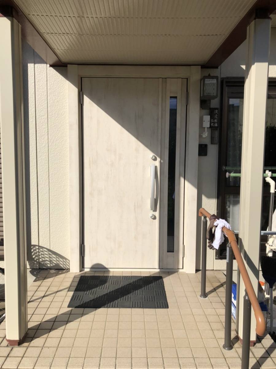 円谷トーヨー住器の【1DAYリフォーム】リシェント玄関ドア　取替施工の施工後の写真1
