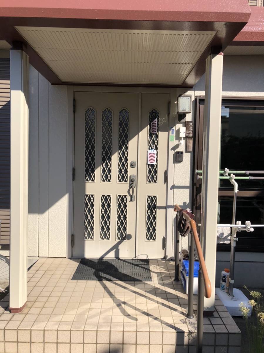 円谷トーヨー住器の【1DAYリフォーム】リシェント玄関ドア　取替施工の施工前の写真1