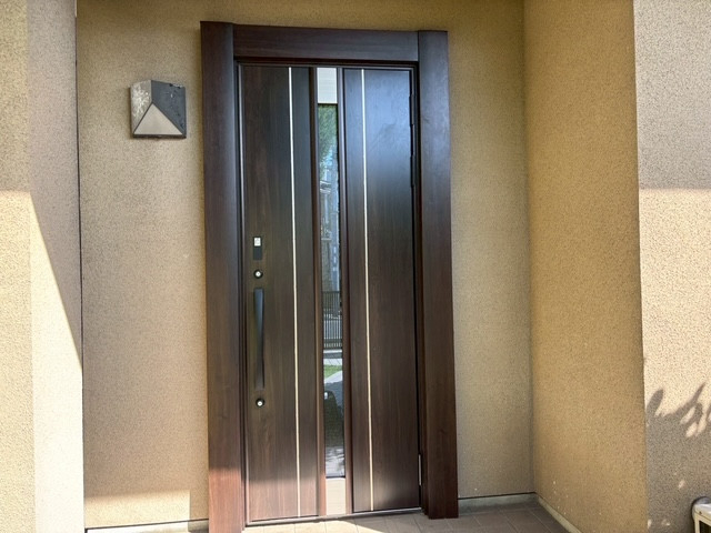 クワタ神戸支店の補助金を使って【リシェント】で玄関ドアを大変身💕防犯も寒い冬もお任せあれ ♪の施工後の写真1