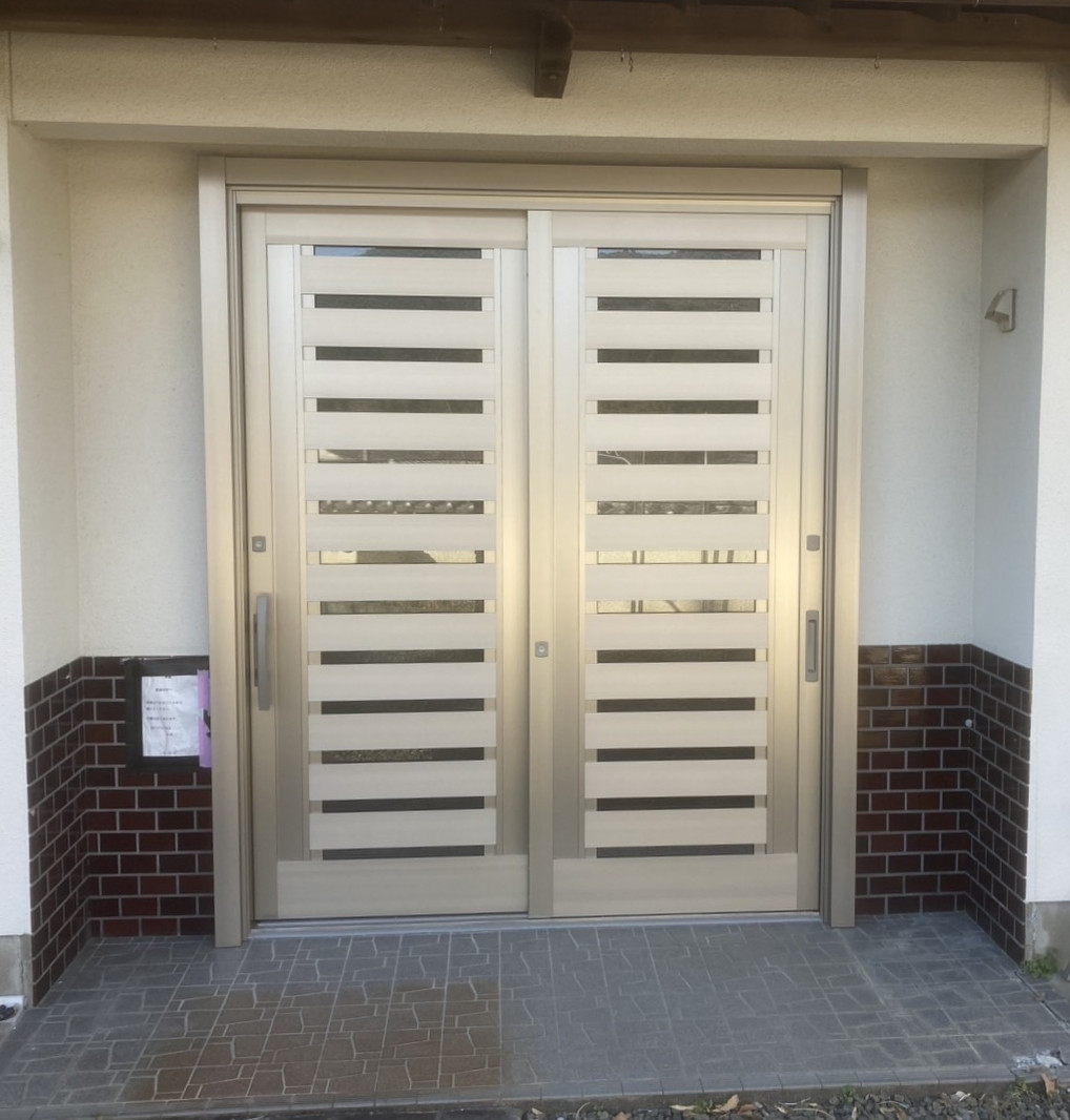 四万十 サワチカの【四万十市】玄関ドア（玄関引戸）リフォーム工事｜LIXILリシェントで1日施工の施工後の写真1