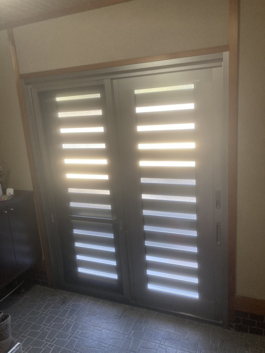 四万十 サワチカの【四万十市】玄関ドア（玄関引戸）リフォーム工事｜LIXILリシェントで1日施工の施工後の写真2