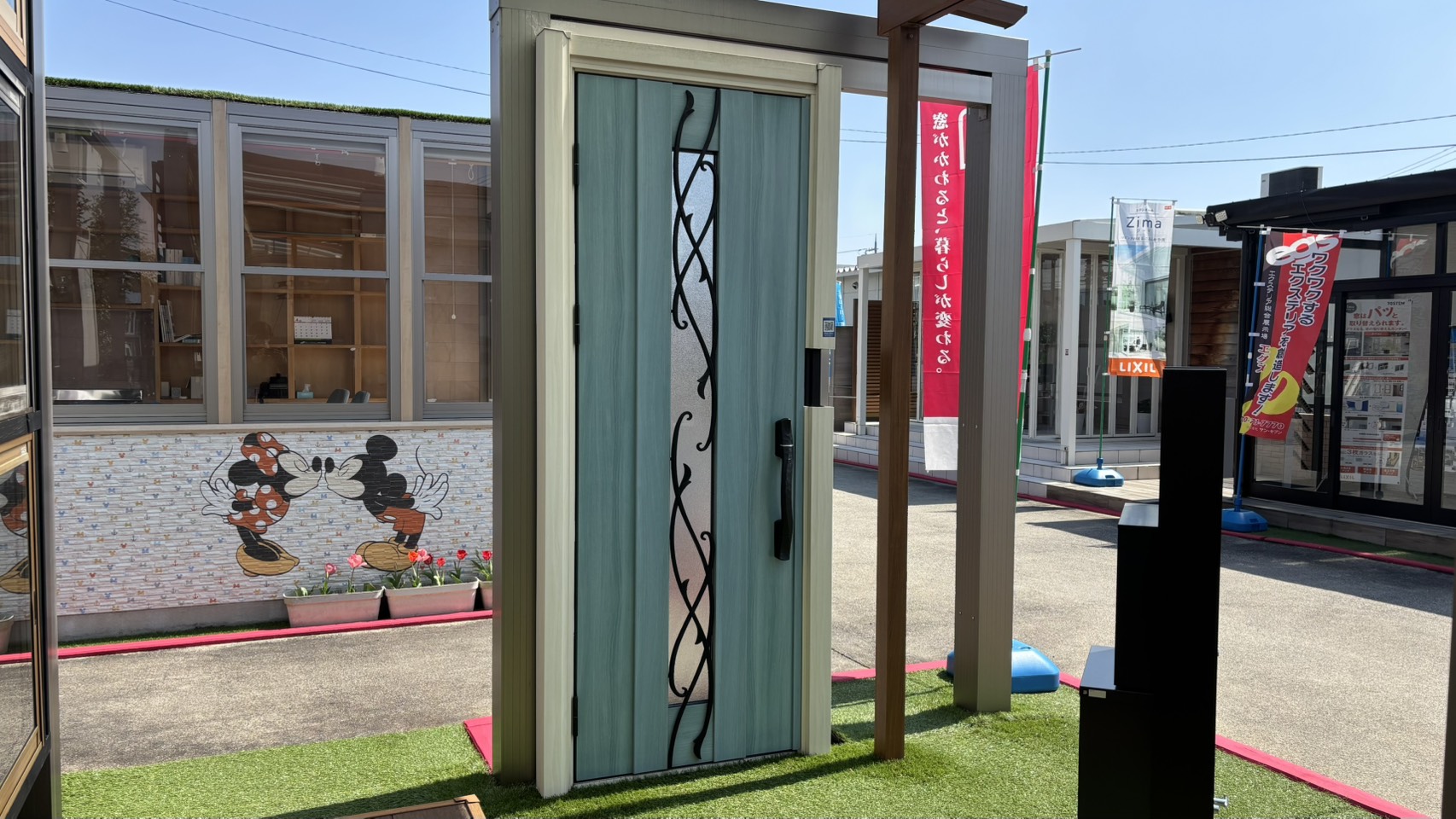 サンセブンのドアリモ玄関|人気のマキアートパインとカバー工法で理想の玄関への施工事例詳細写真1