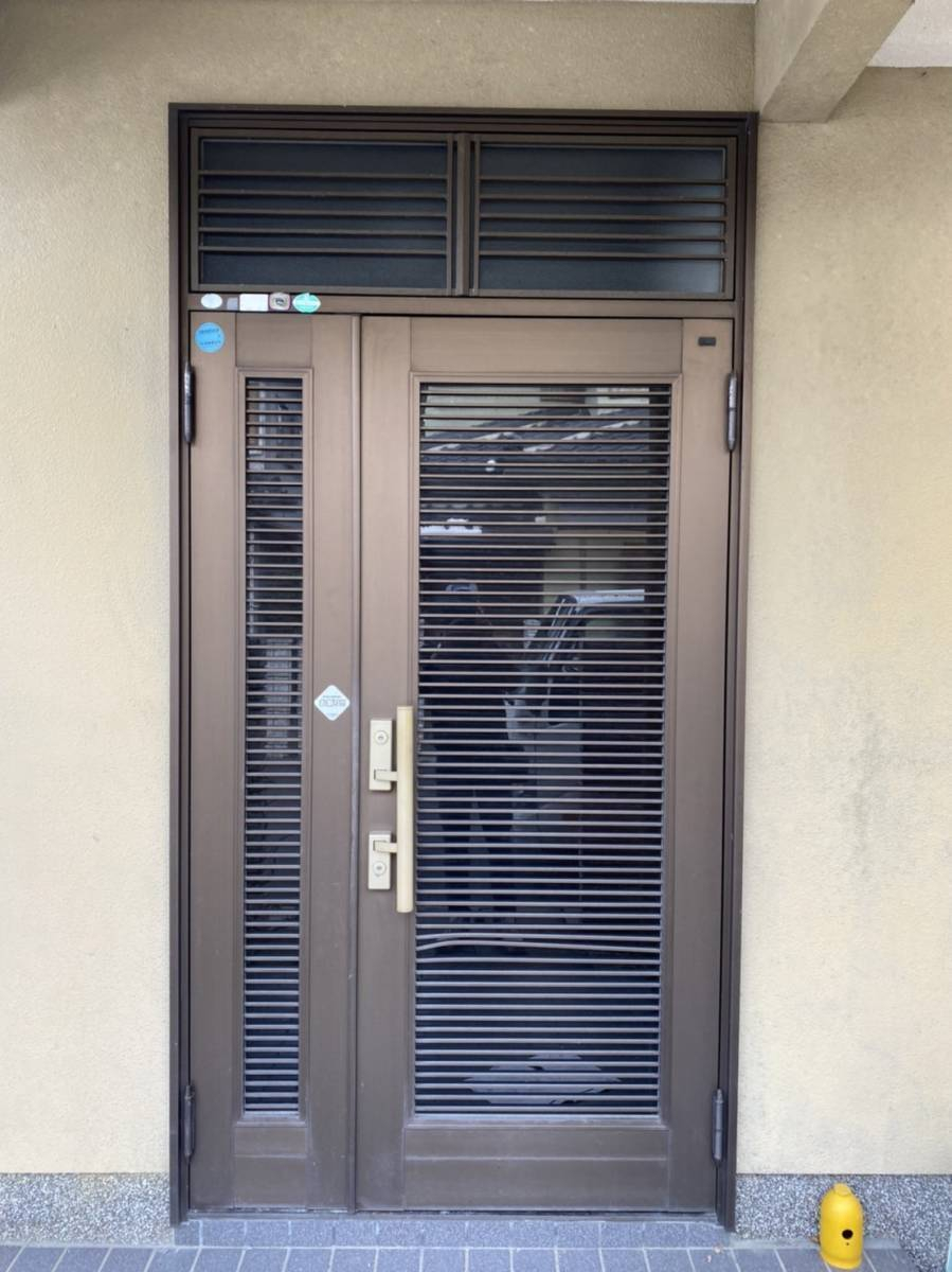 サンセブンの玄関ドアを引戸に交換の施工前の写真1