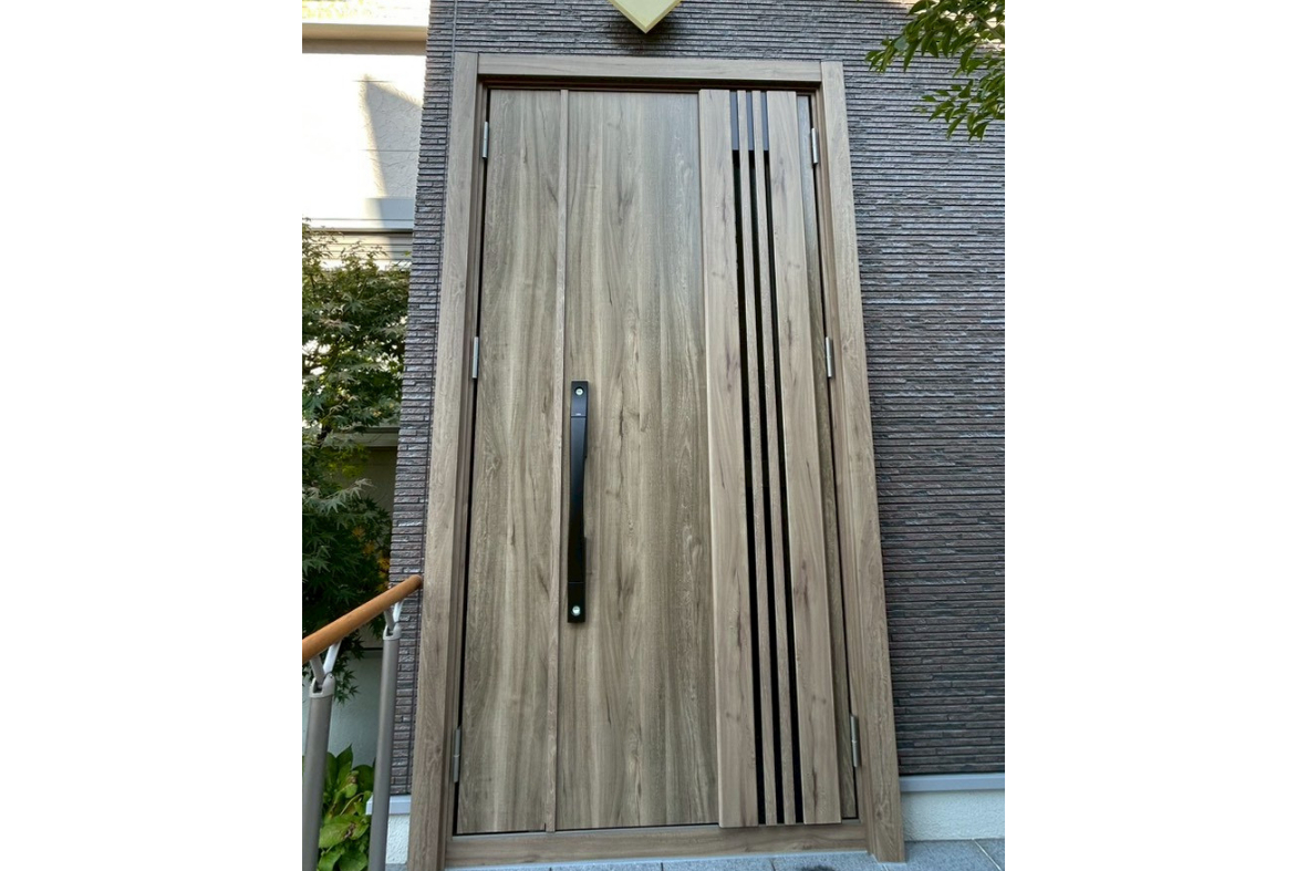 サンセブンの「閉めたまま換気」を実現！玄関ドアの最新機能の施工後の写真1