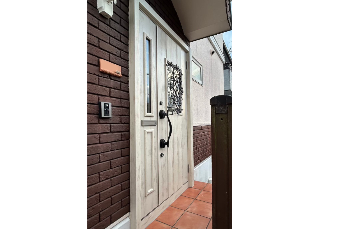 サンセブンの玄関の雰囲気そのまま安全＆快適性をプラス！の施工後の写真1