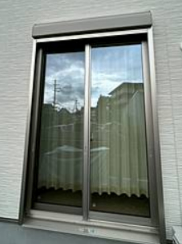 サンセブンの手軽に防犯・寒さ対策！マドリモシャッターの施工後の写真1