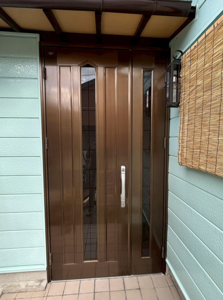 サンセブンの格子デザインが美しいリシェントで玄関を劇的断熱の施工前の写真1