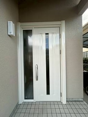 サンセブンのイメージはそのまま！最新ドアリモで玄関を快適にの施工後の写真1