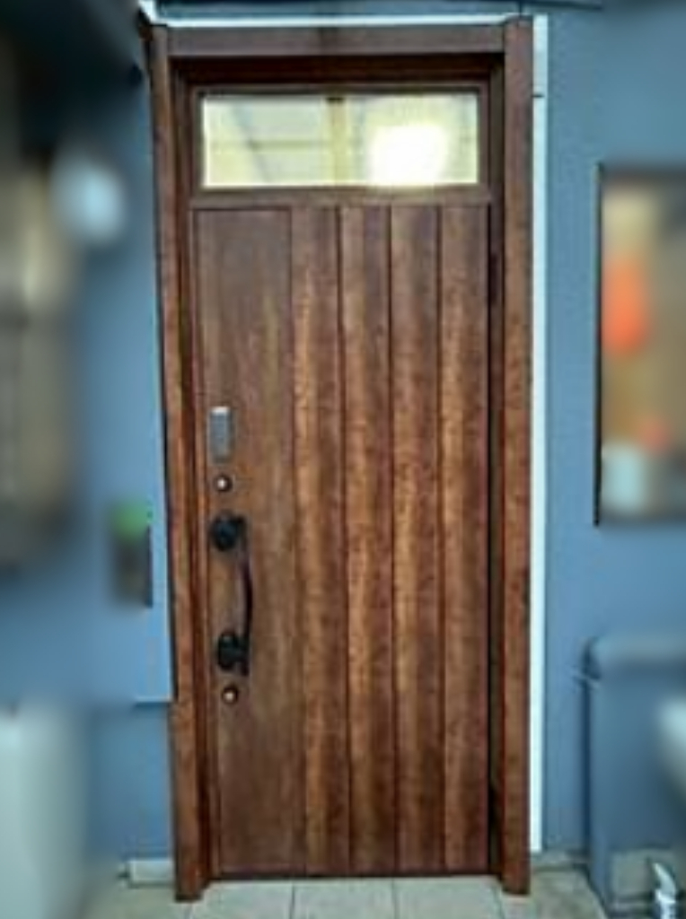 サンセブンの木のぬくもりで温かく　リシェントD79型で玄関を一新の施工後の写真1