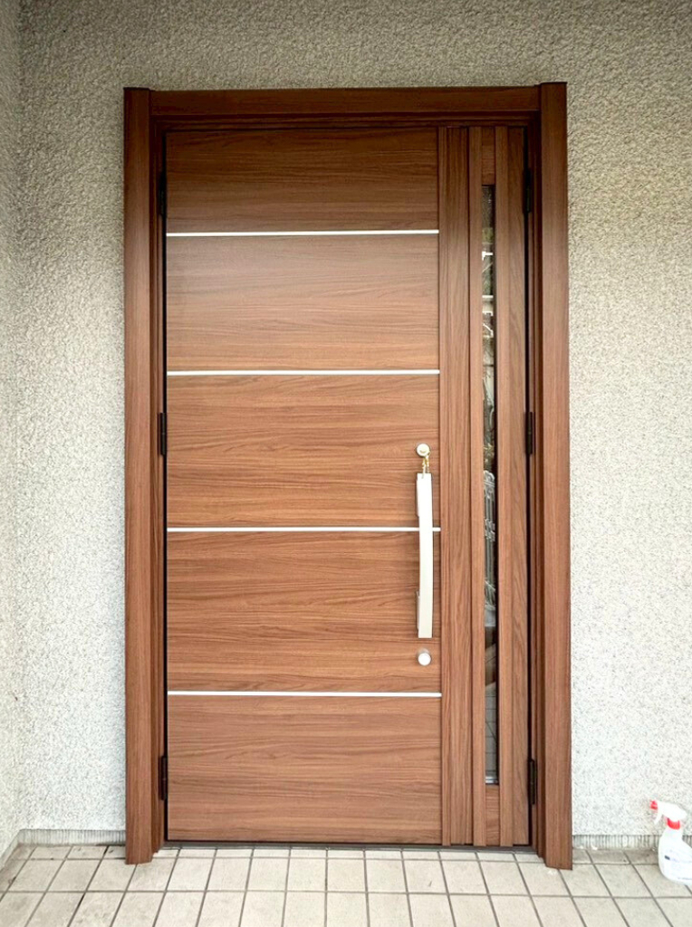 サンセブンの補助金活用で賢く一新！玄関と窓の断熱リフォームの施工後の写真1