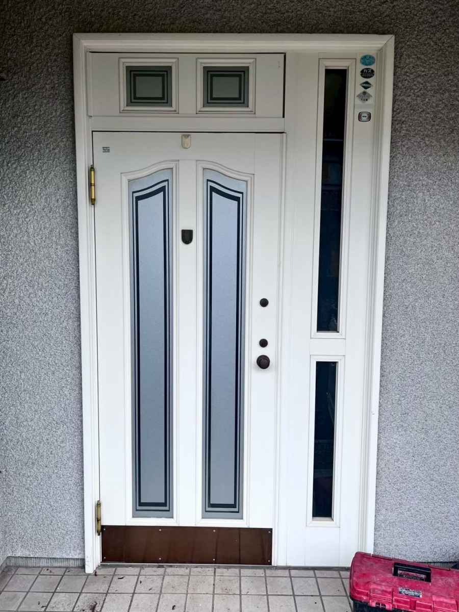 サンセブンの補助金活用で賢く一新！玄関と窓の断熱リフォームの施工前の写真1