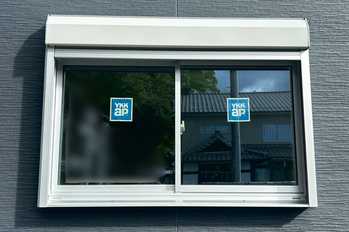 サンセブンの寒さと防犯を同時に解決！マドリモ電動シャッターで快適生活の施工後の写真1