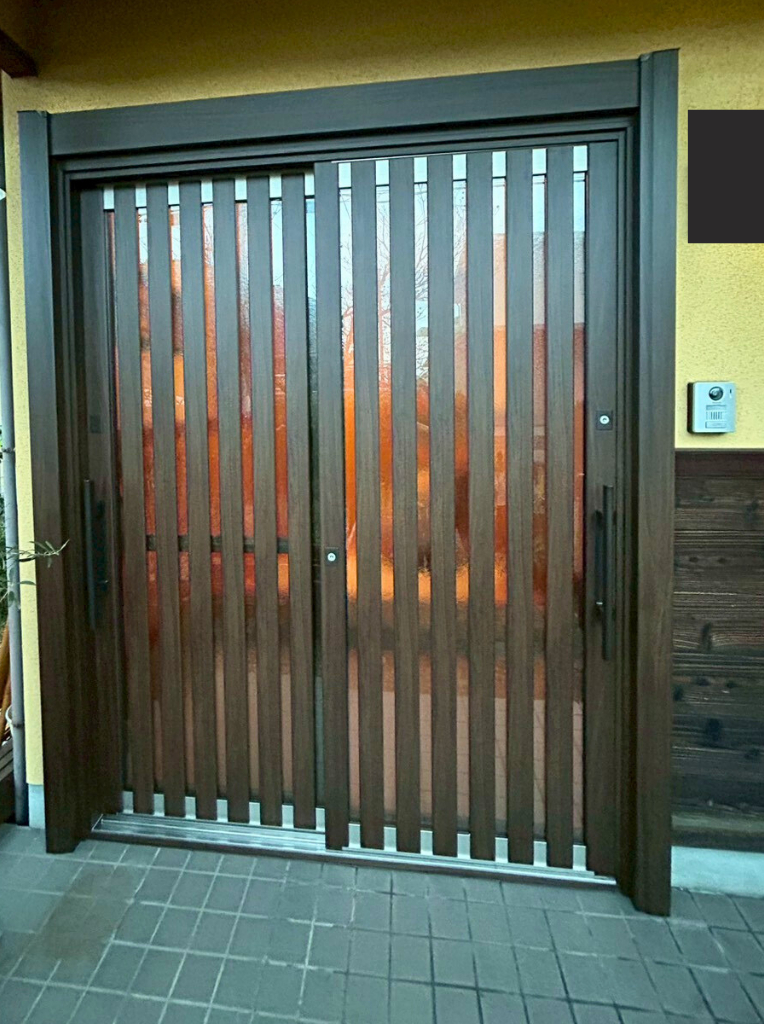 サンセブンの窓とセットが断然お得！玄関引戸も補助金でお得にの施工後の写真1