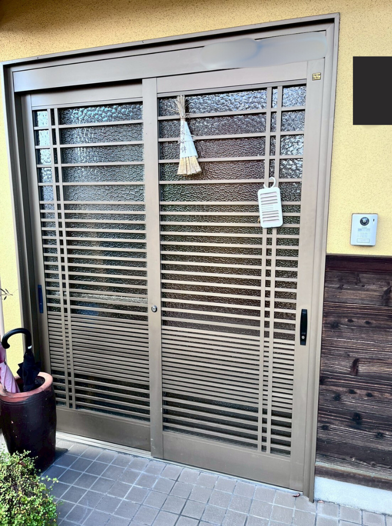 サンセブンの窓とセットが断然お得！玄関引戸も補助金でお得にの施工前の写真1