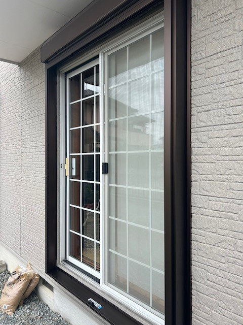 サンセブンの後付けシャッターで安心！マドリモで叶える防犯・断熱の施工後の写真1