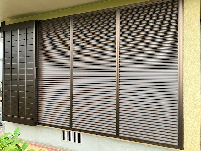 サンセブンの雨戸とシャッターで迷ったら？後付け雨戸で安心対策の施工後の写真1