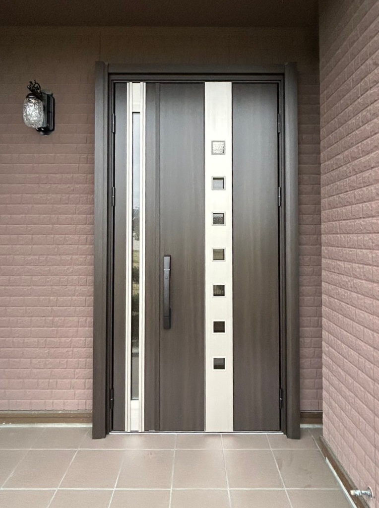 サンセブンの1日で玄関が変わる！スマートキーで毎日快適にの施工後の写真1