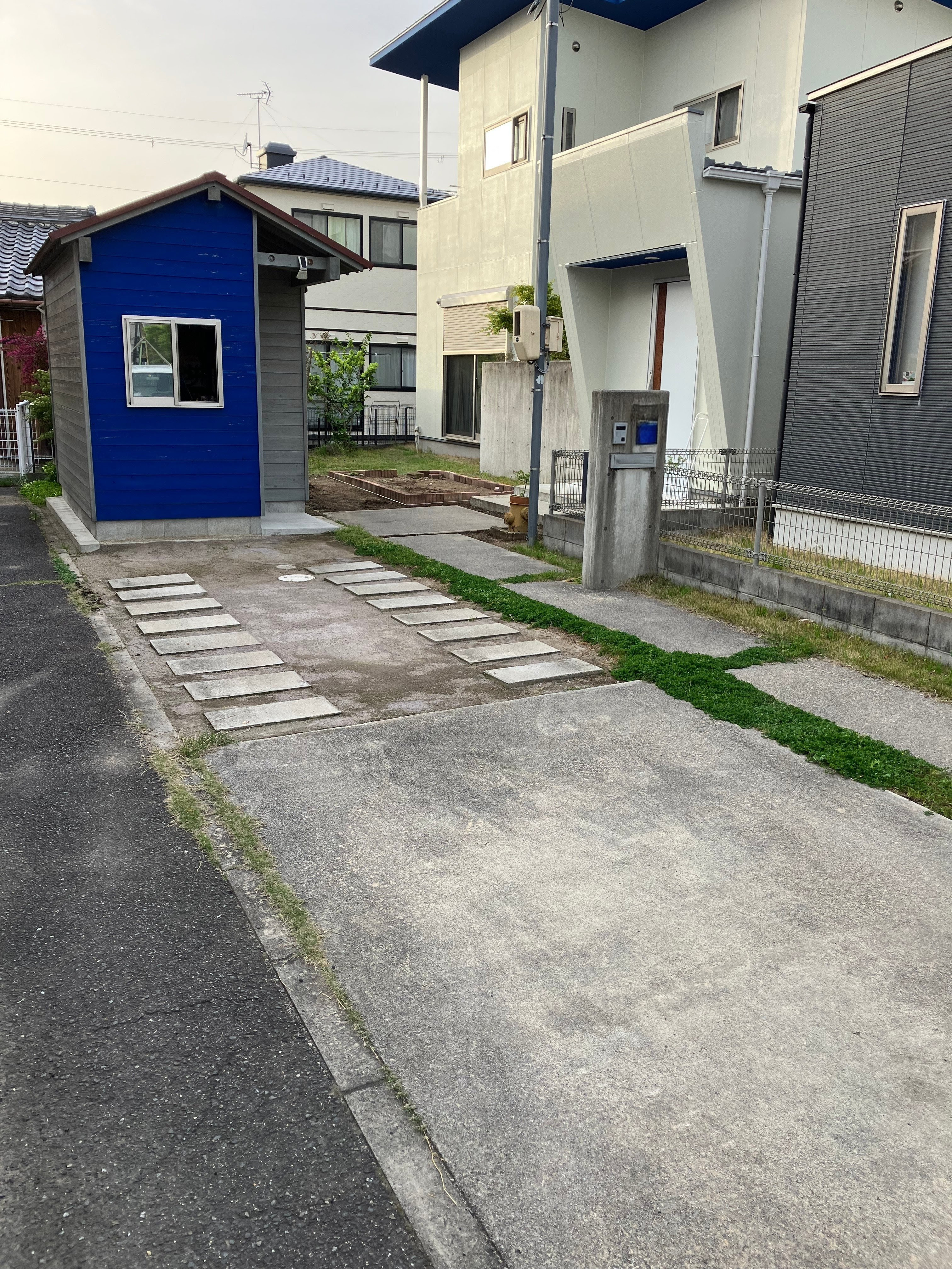 サンセブンの柱が邪魔をしない！三協アルミのセルフィの施工前の写真1