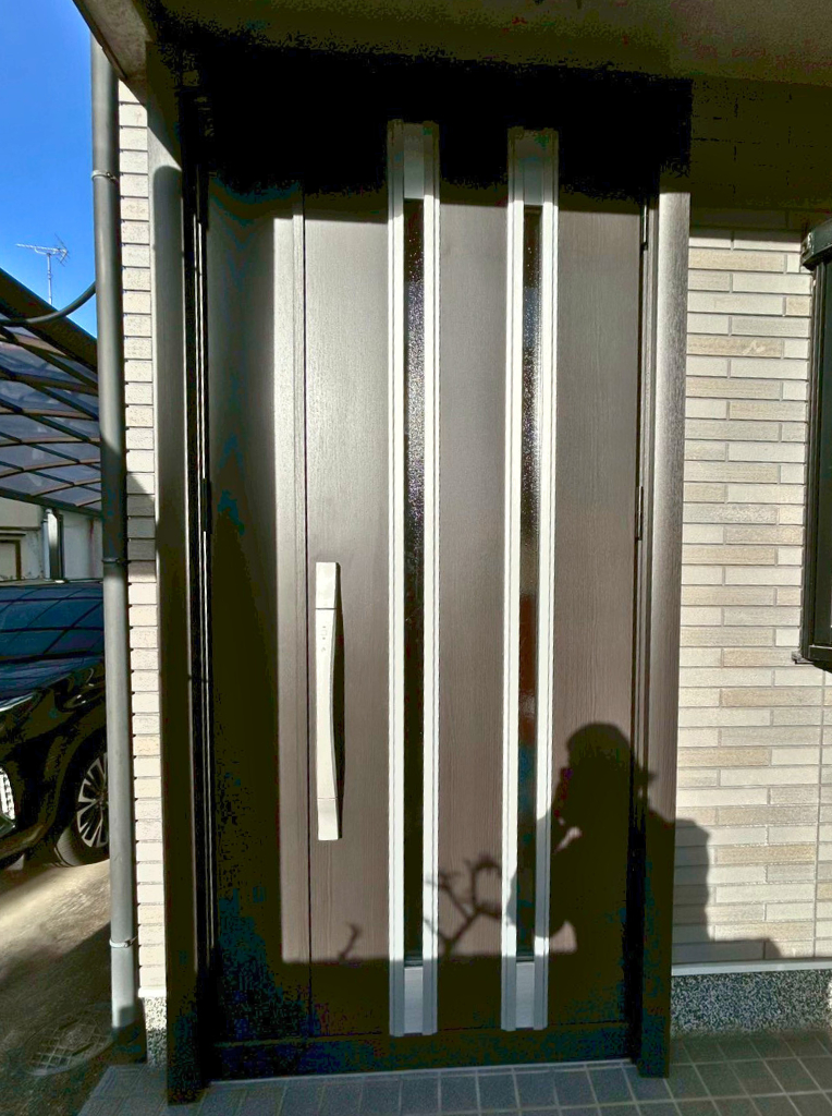 サンセブンの人気のスリットデザイン！リシェントで快適な玄関への施工後の写真1