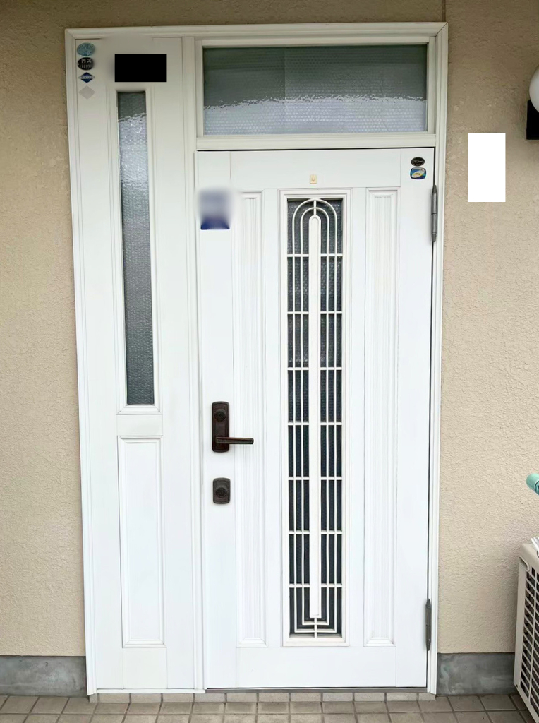 サンセブンの欄間をなくして開放感アップ！玄関ドアリフォームで家の格上げの施工前の写真1