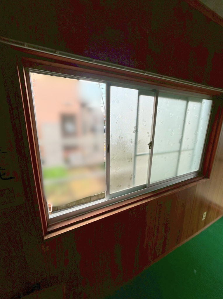 サンセブンの思い出のガラスはそのまま。内窓リフォームで温かい家の施工前の写真1