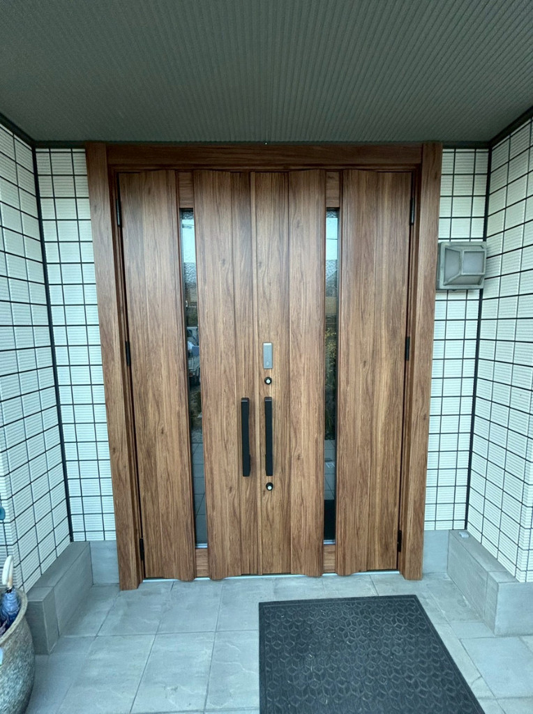 サンセブンの木目調リシェントで解決！冬も温かくお手入れも楽々の施工後の写真1