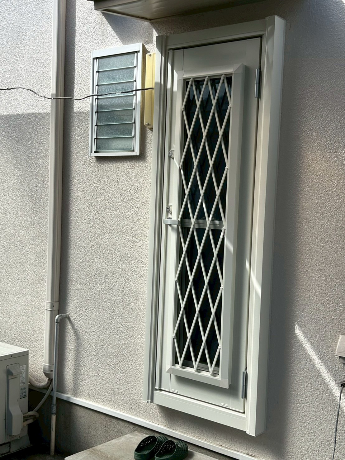 サンセブンのドアリモ勝手口ドア設置｜断熱性と防犯性を高める勝手口リフォームの施工後の写真1