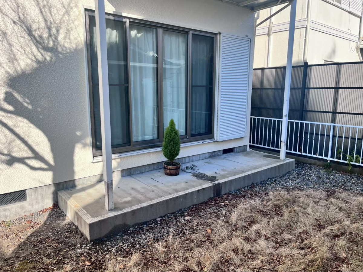 サンセブンのリウッドデッキ施工事例｜段差を解消して使いやすくしたウッドデッキリフォームの施工前の写真1