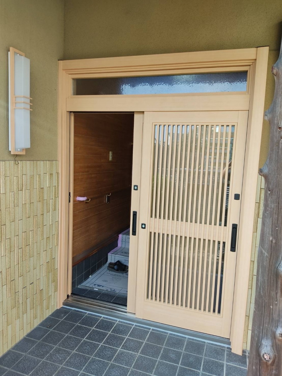 東名住建 守山の【瀬戸市】長年使った玄関引戸を交換したいの施工後の写真2