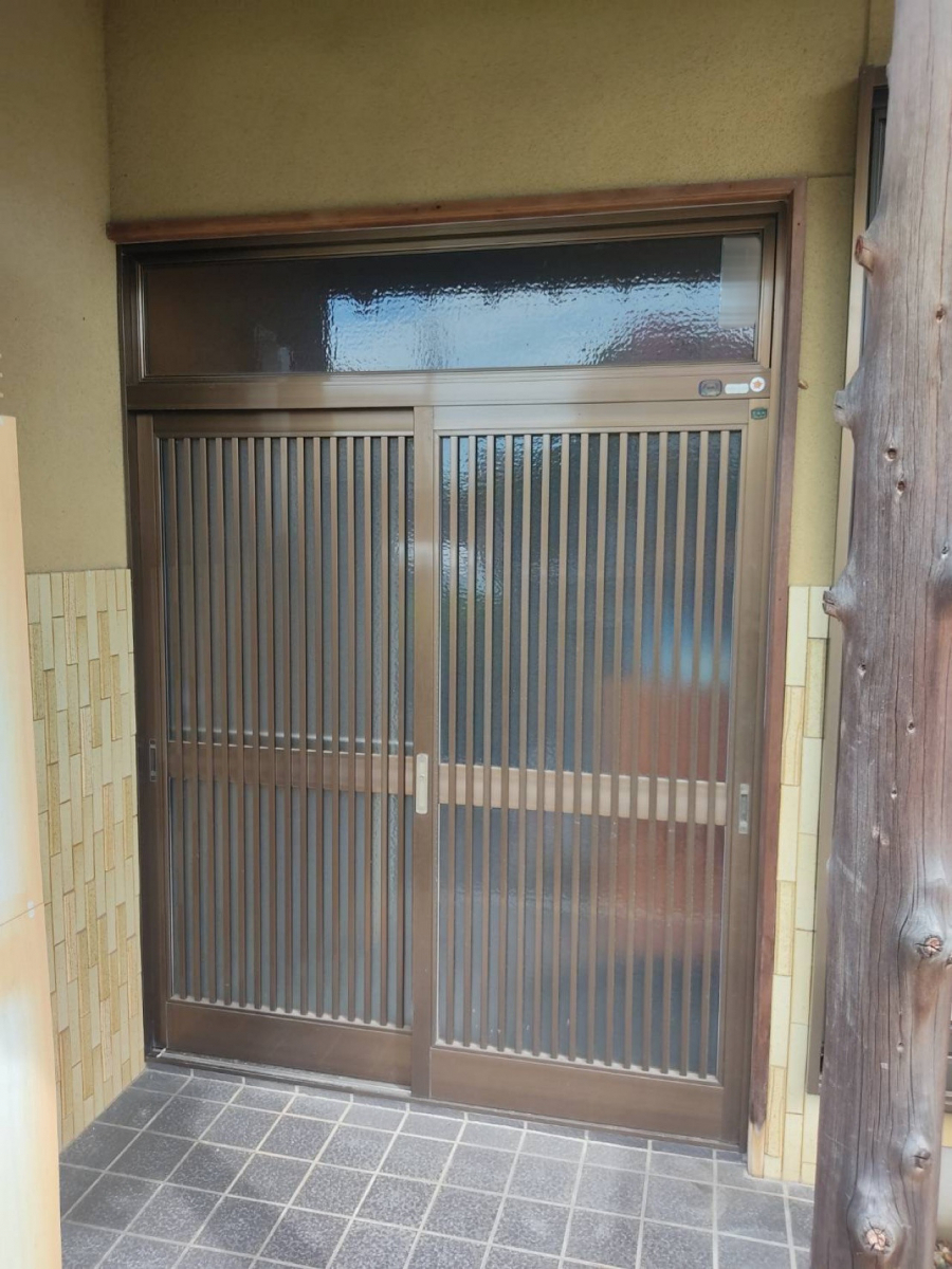 東名住建 守山の【瀬戸市】長年使った玄関引戸を交換したいの施工前の写真1