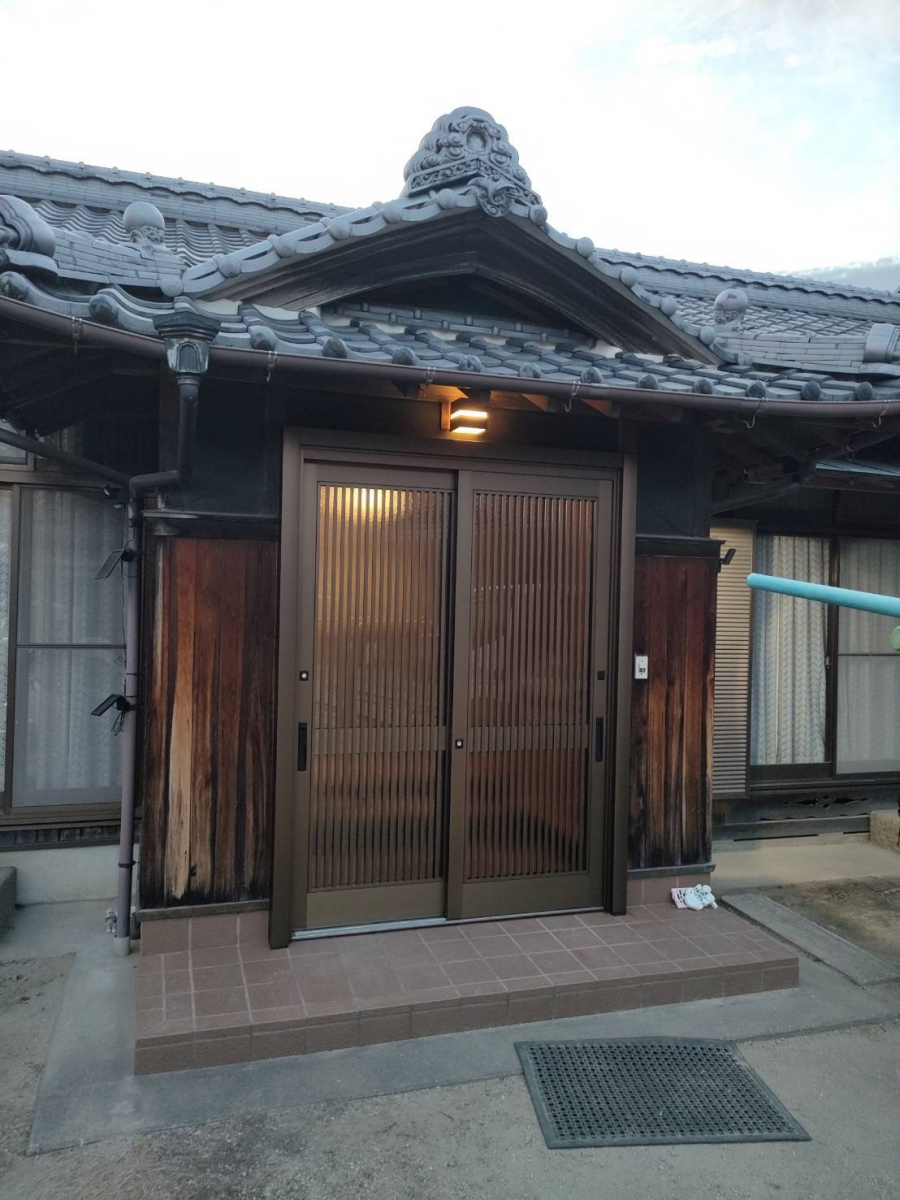 東名住建 守山の【岩倉市】戸車トラブルをきっかけに玄関引戸も新しくの施工後の写真1