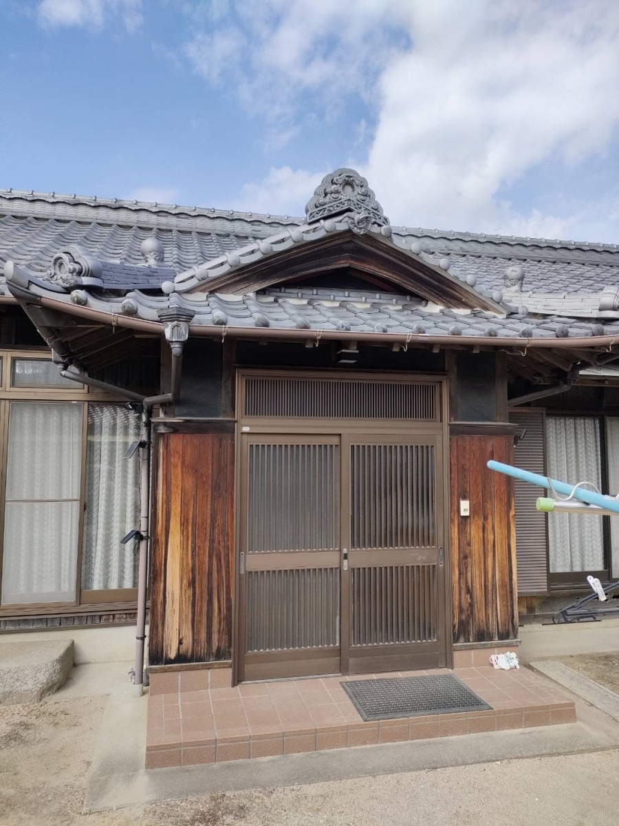 東名住建 守山の【岩倉市】戸車トラブルをきっかけに玄関引戸も新しくの施工前の写真1