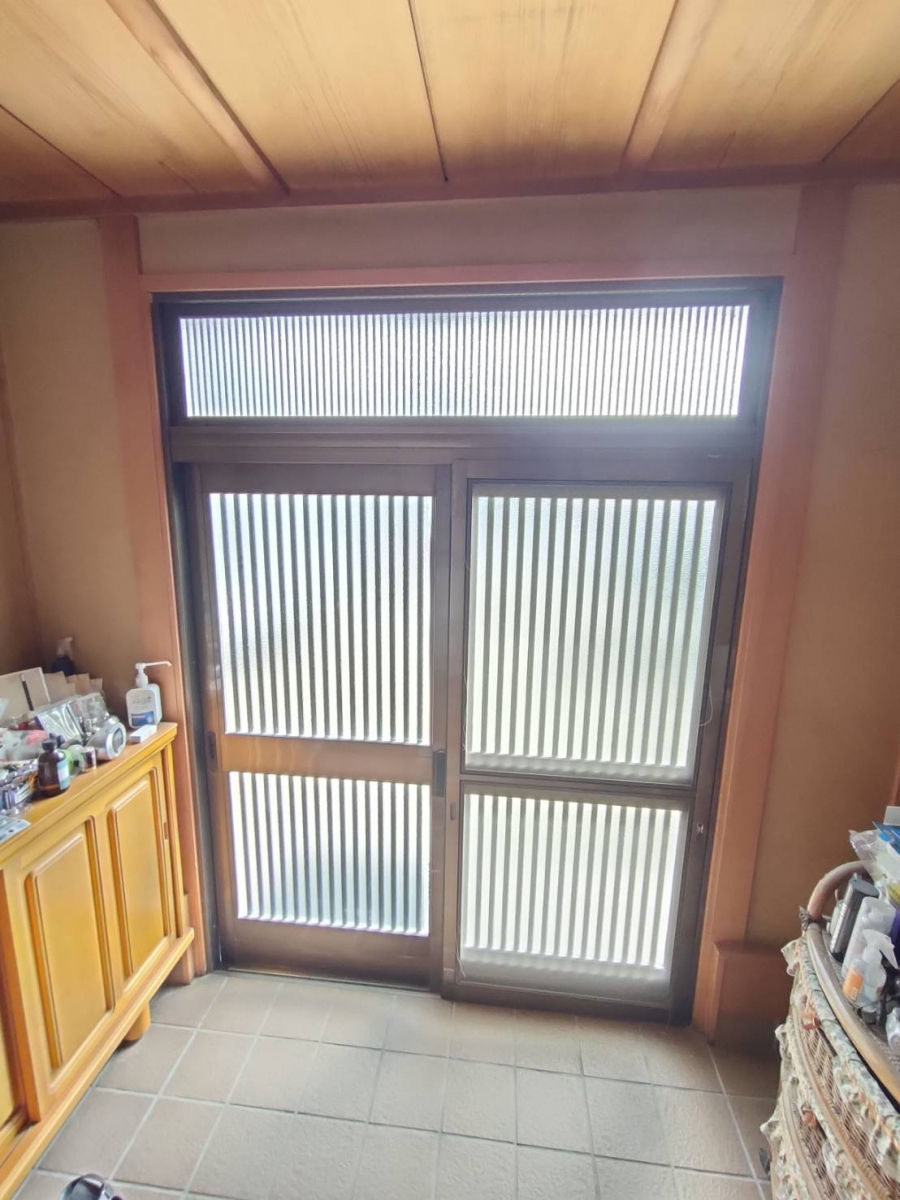 東名住建 守山の【岩倉市】戸車トラブルをきっかけに玄関引戸も新しくの施工前の写真2