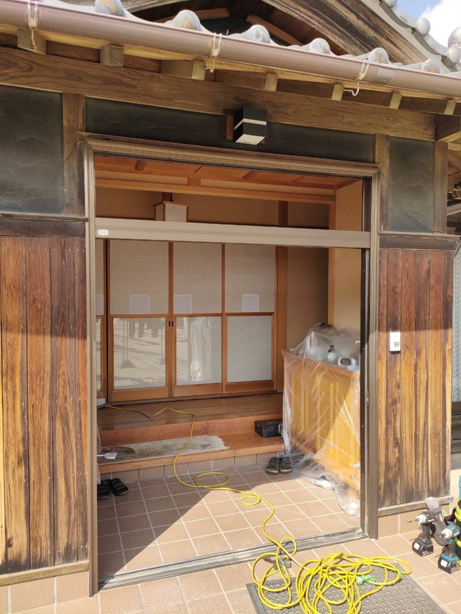 東名住建 守山の【岩倉市】戸車トラブルをきっかけに玄関引戸も新しくの施工前の写真3