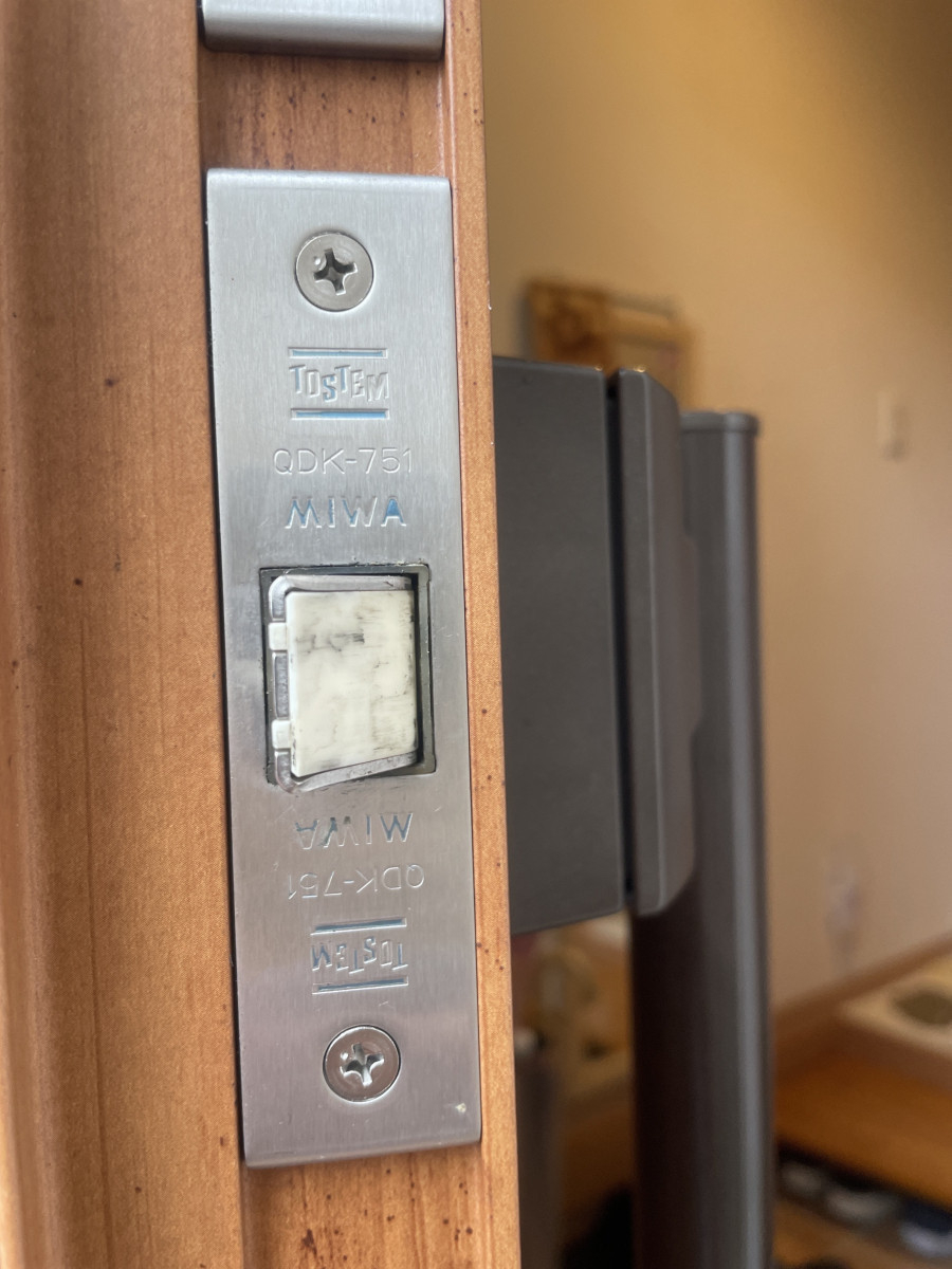 東名住建 守山の【名古屋市守山区】玄関ドアの鍵がスムーズに抜き差しできないの施工前の写真2