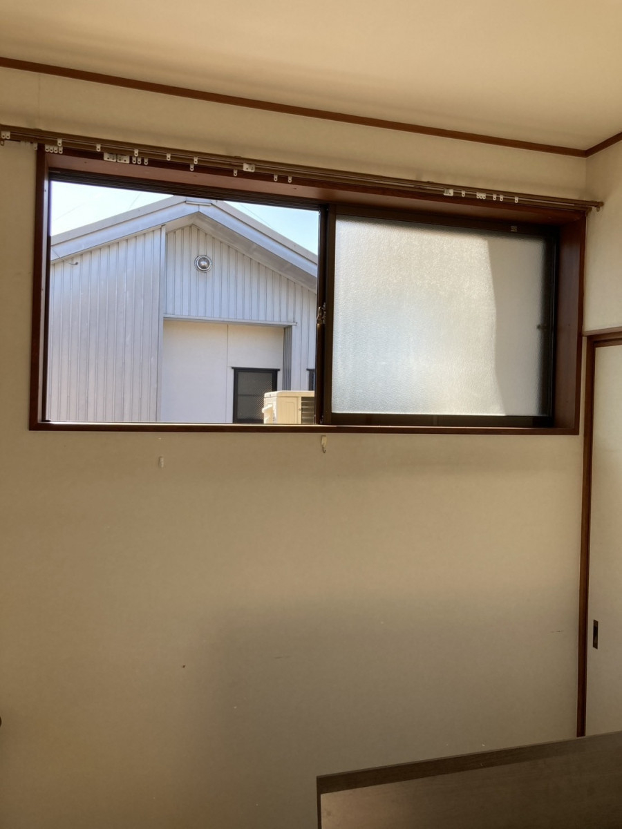 東名住建 守山の【名古屋市守山区】内窓インプラスで断熱！二重窓で西日と冬の寒さ対策（窓リノベ補助金対象）の施工前の写真2