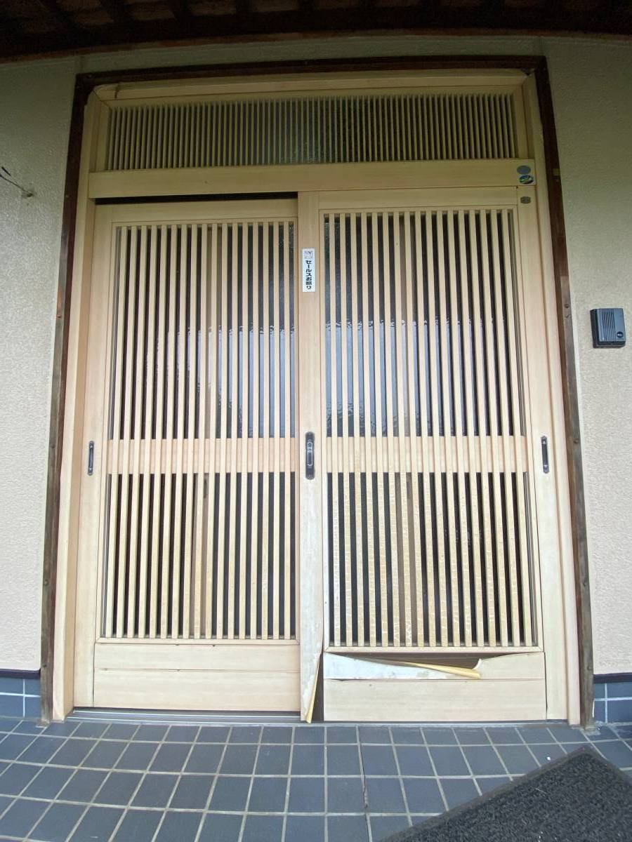 原田ガラス店のリシェント玄関引戸ＰＧ仕様の施工前の写真1