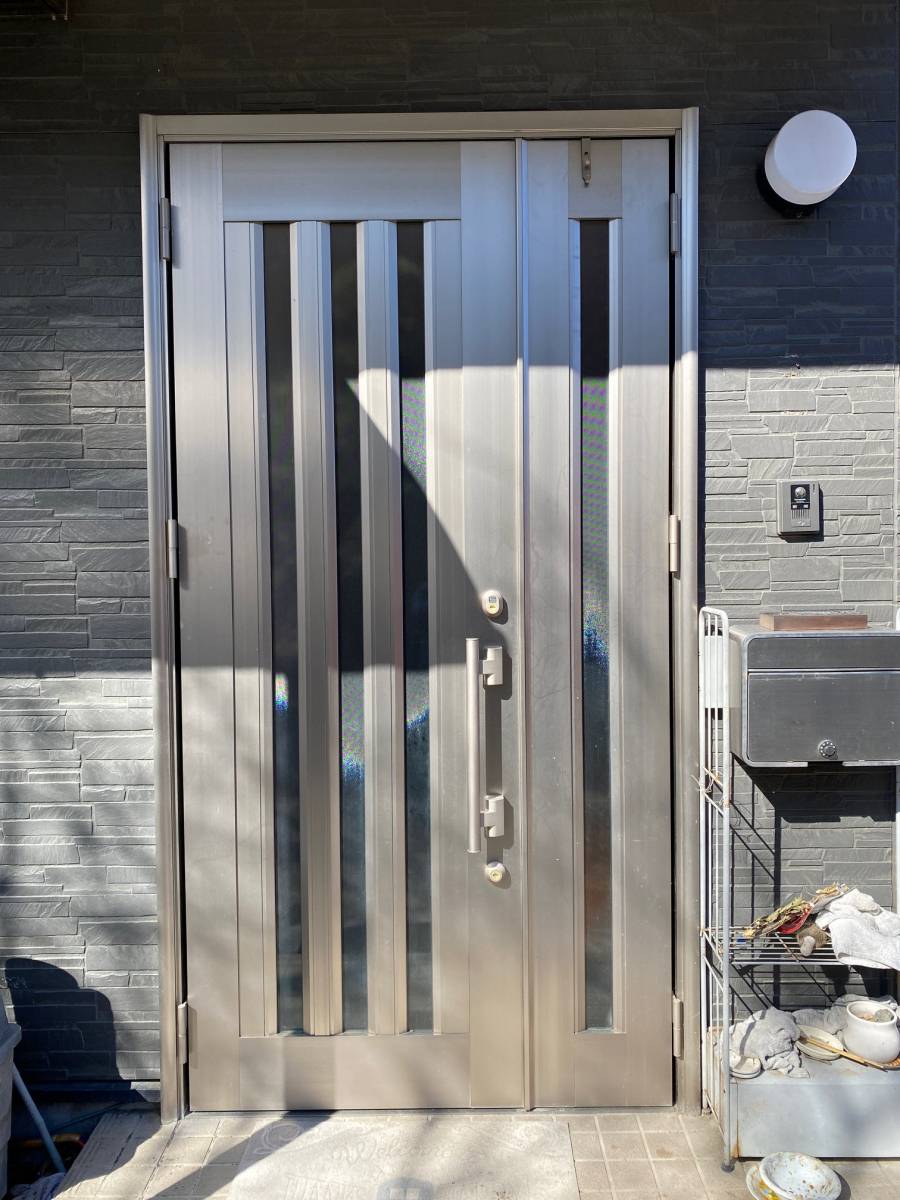 原田ガラス店の玄関ドアリフォームの施工前の写真1