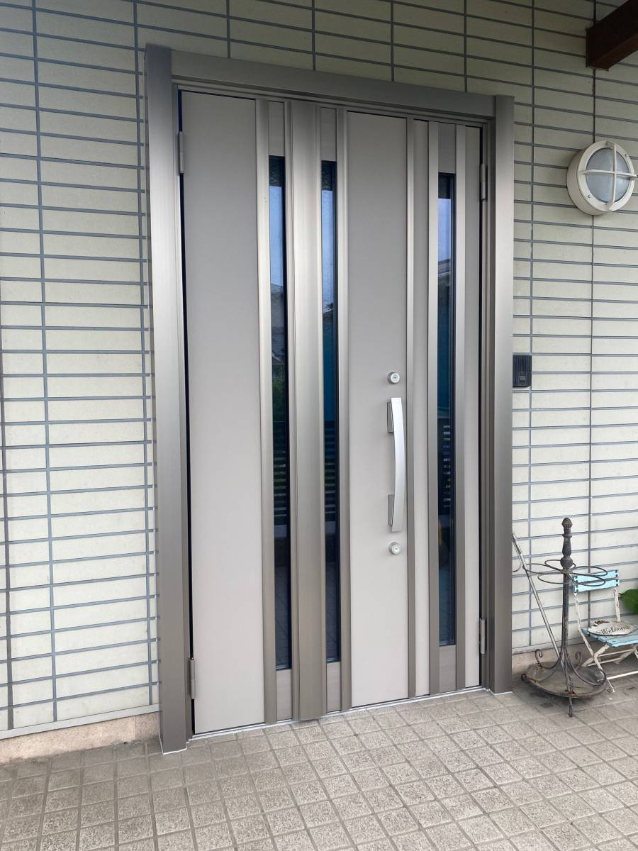 原田ガラス店の玄関ドアリフォーム　の施工後の写真1