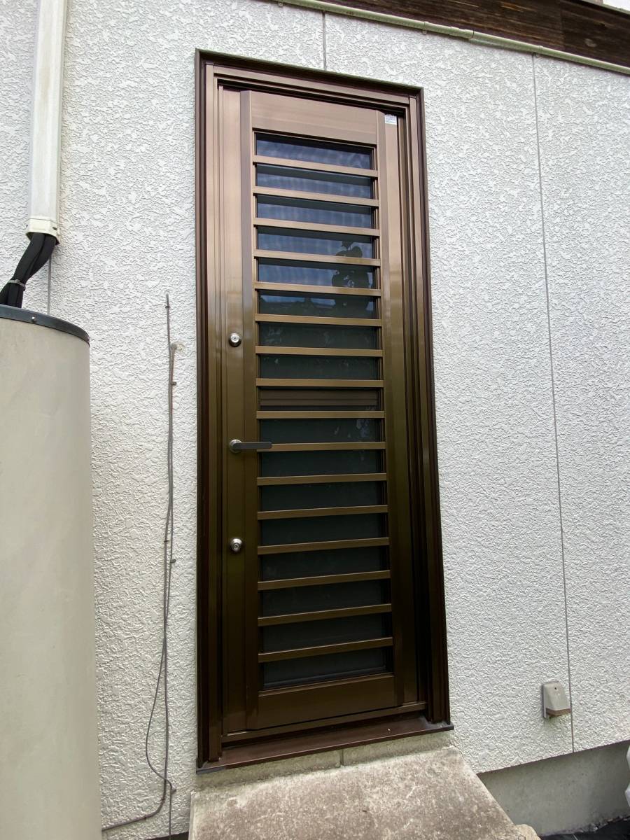 原田ガラス店の勝手口ドアのリフォームの施工後の写真1