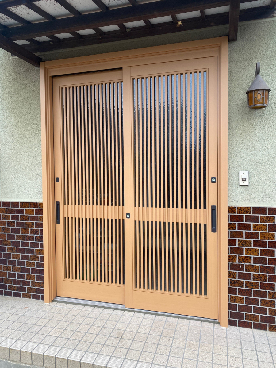 原田ガラス店の「本庄市」玄関引戸リニューアル工事の施工後の写真1